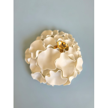 Fleur murale blanche et or