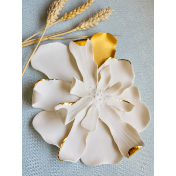 Fleur blanche et or
