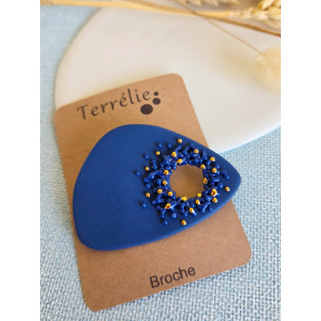 Broche bleue